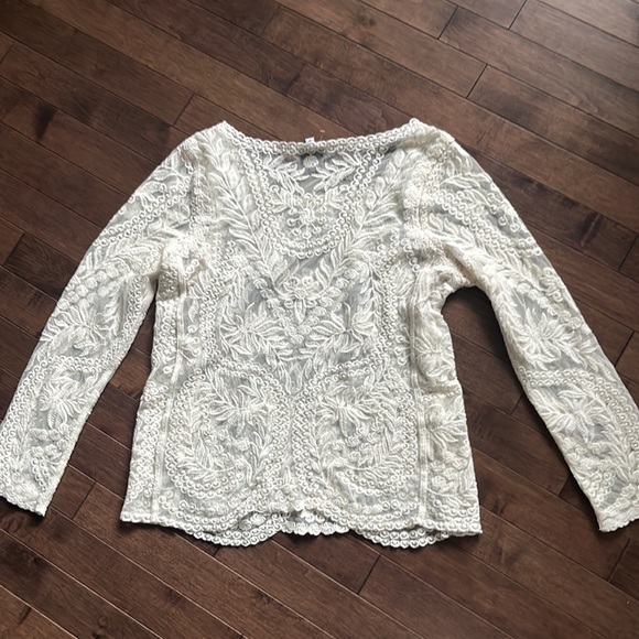 Express top in lace size small - Picture 3 of 3